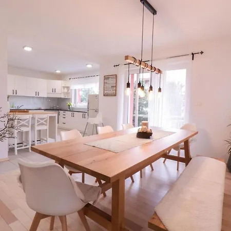 House Eden With Mountain Views * Bled