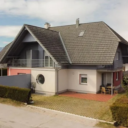 House Eden With Mountain Views *