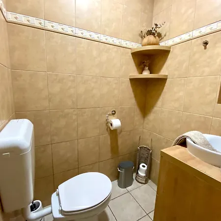 House Eden With Mountain Views *