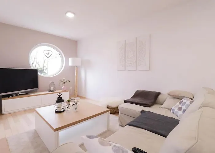 House Eden With Mountain Views Appartamento *