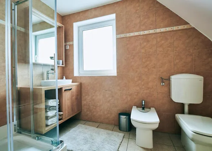 House Eden With Mountain Views